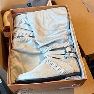 Chic Kids Boots with Buckle in Gray